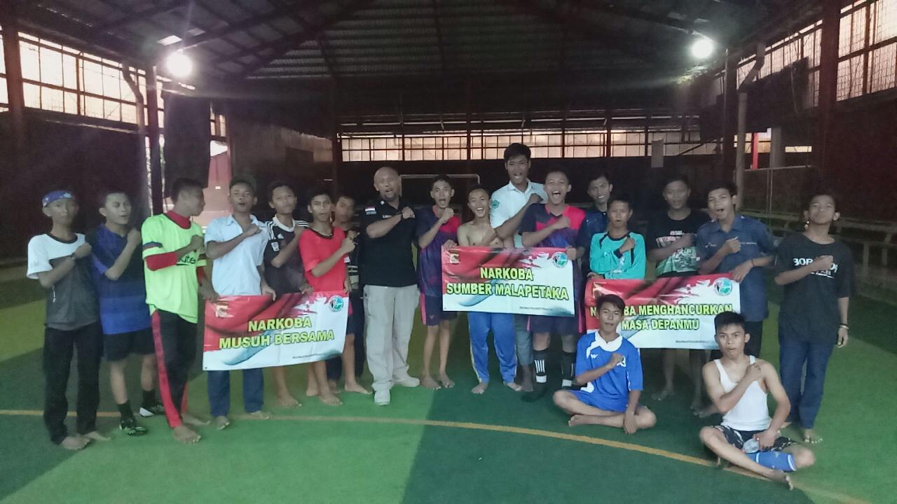 Tim Sat Res Narkoba Mampir ke Lapangan Futsal