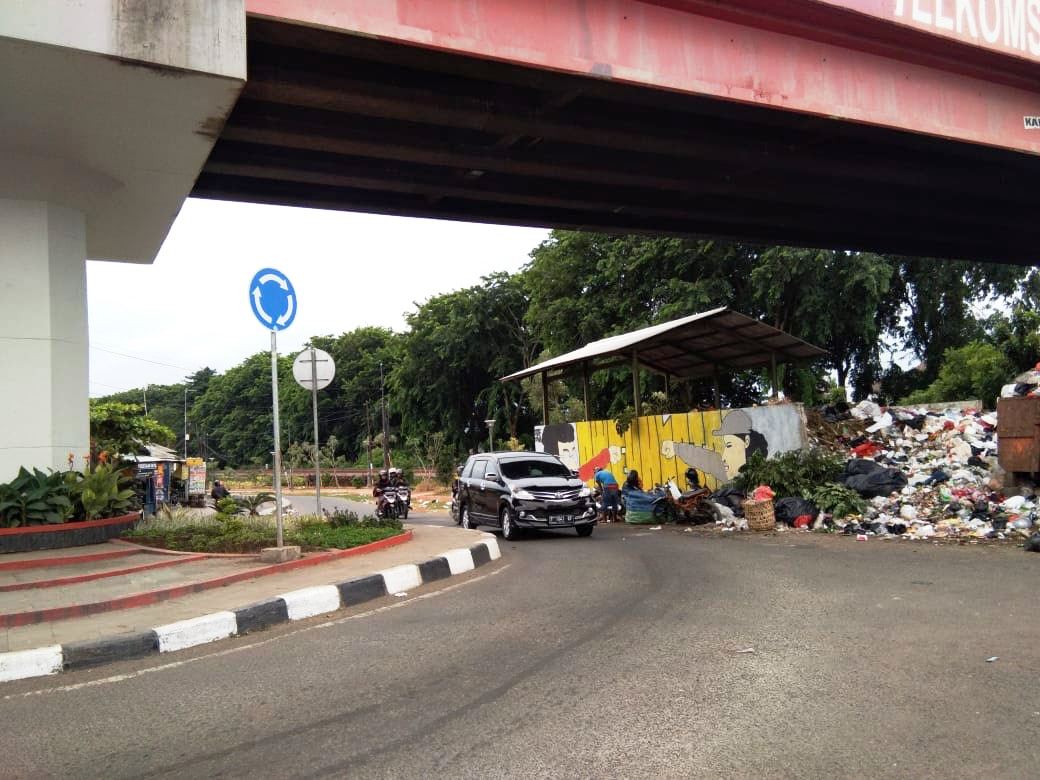 TPSS di Bawah Flayover Diprotes, Bau Tak Sedap Ganggu Taman