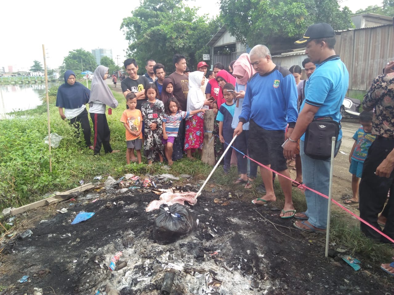 Bayi Ditemukan Terbakar di Tempat Sampah