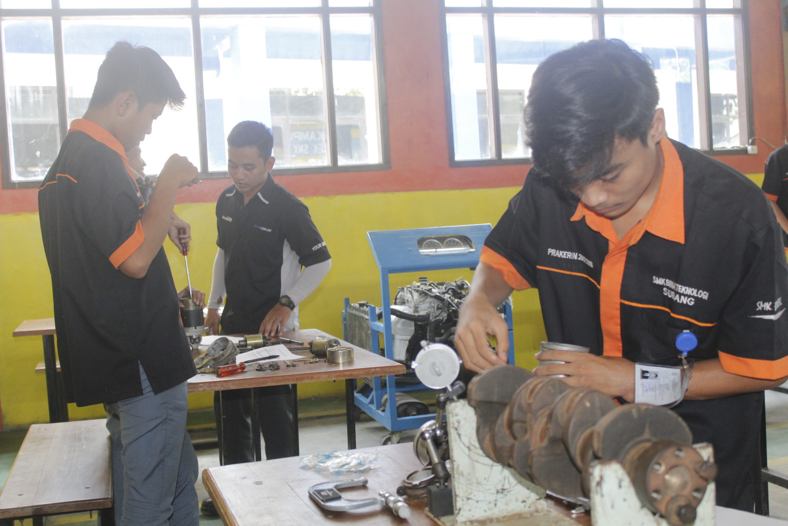 Belum Lulus, Siswa SMK Bintek Sudah Dilirik Industri