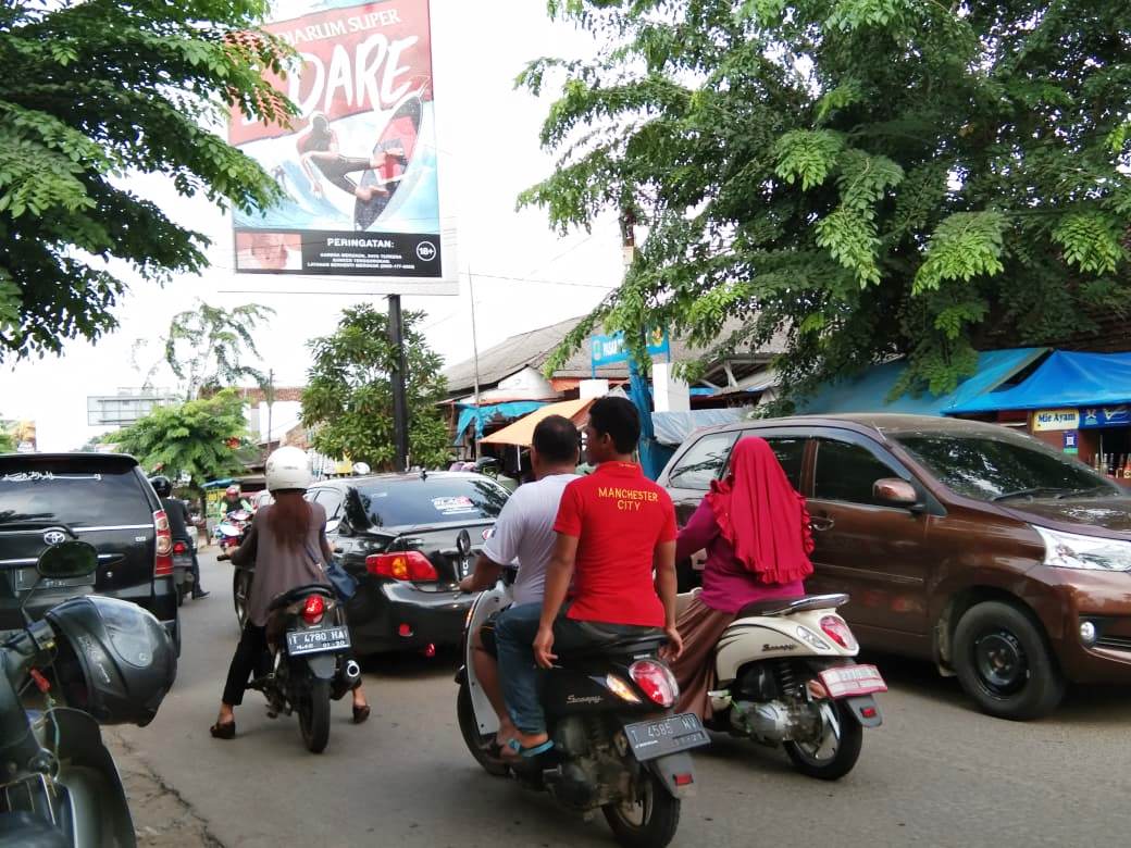 Banyak Parkir Liar, Jalan Telagasari Makin Macet