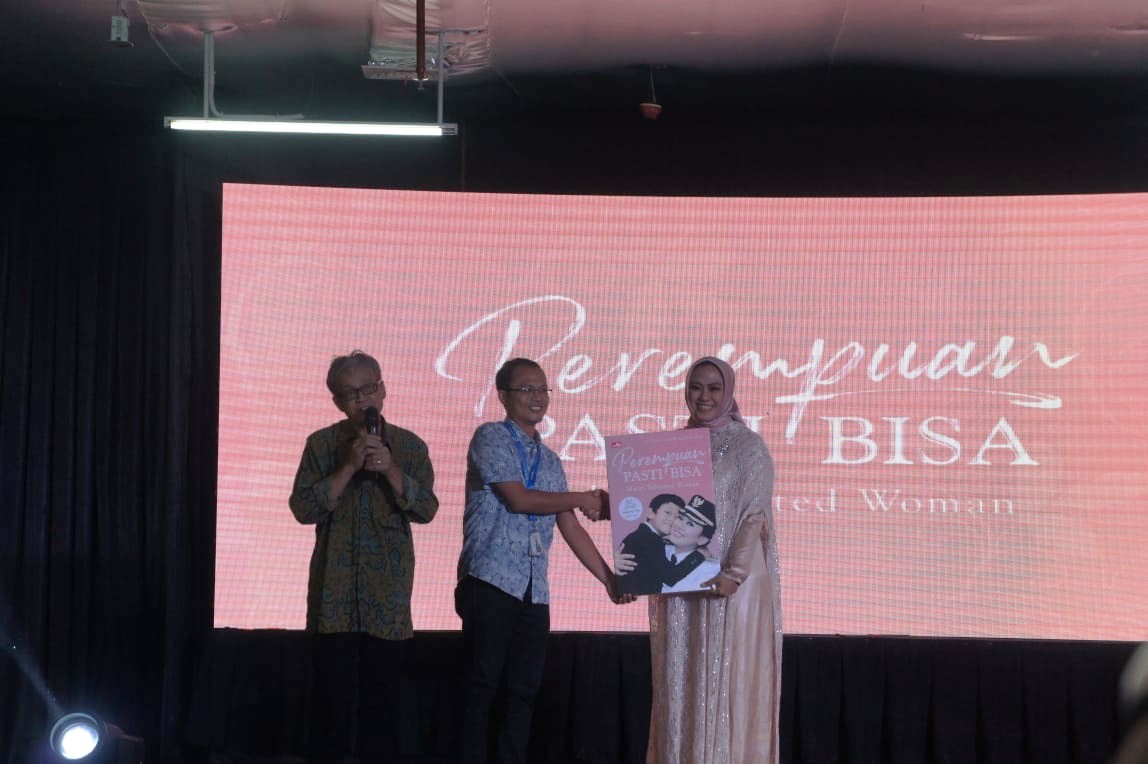 Cellica Luncurkan Buku Perempuan Pasti Bisa