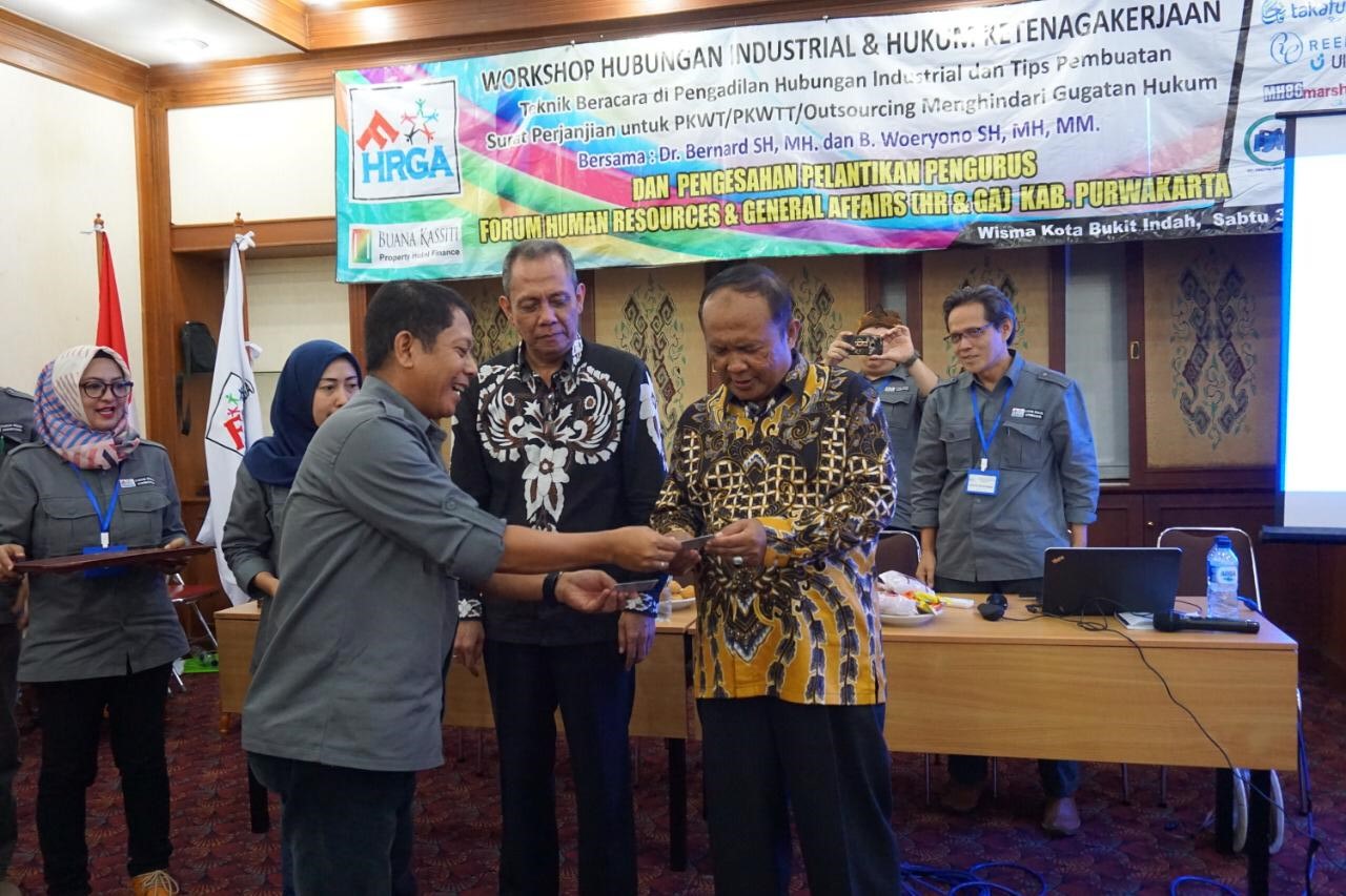 Human Resourses and General Affairs Kuatkan Hukum Industri