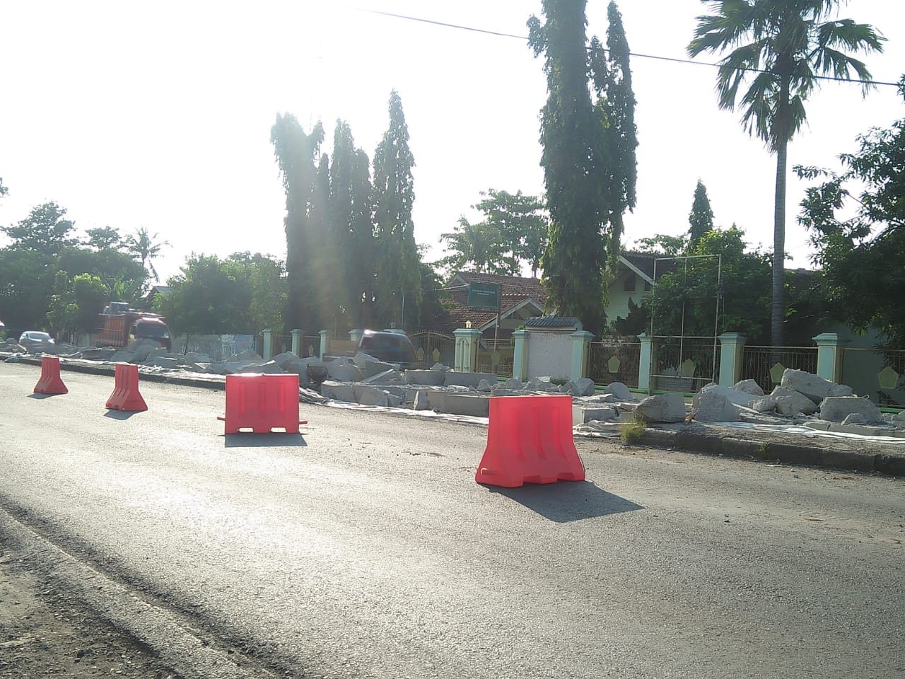 Jalan Cor Pantura yang Dibongkar karena Bergelombang dan Retak