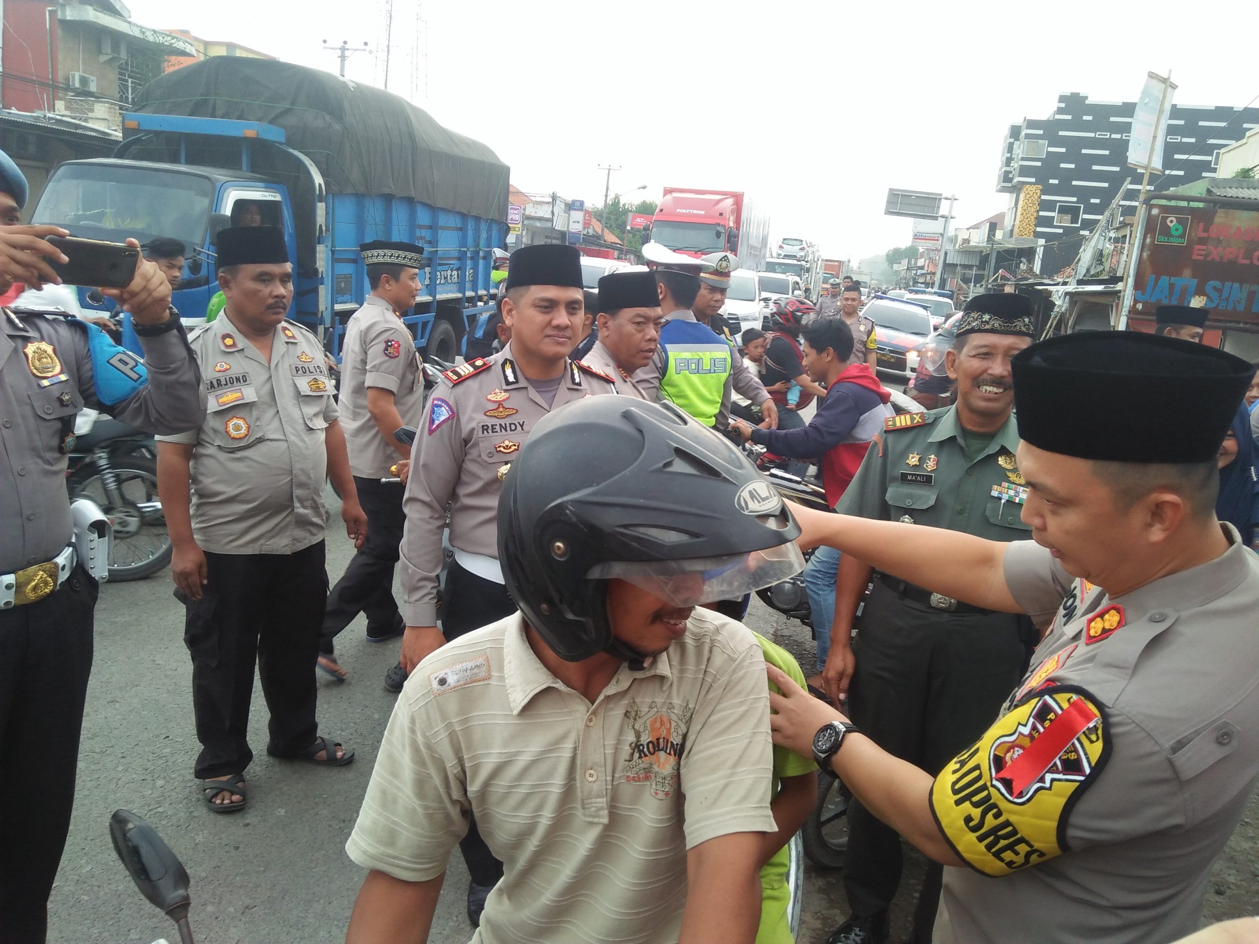 Kapolres Ngabuburit Bareng Warga Pantura