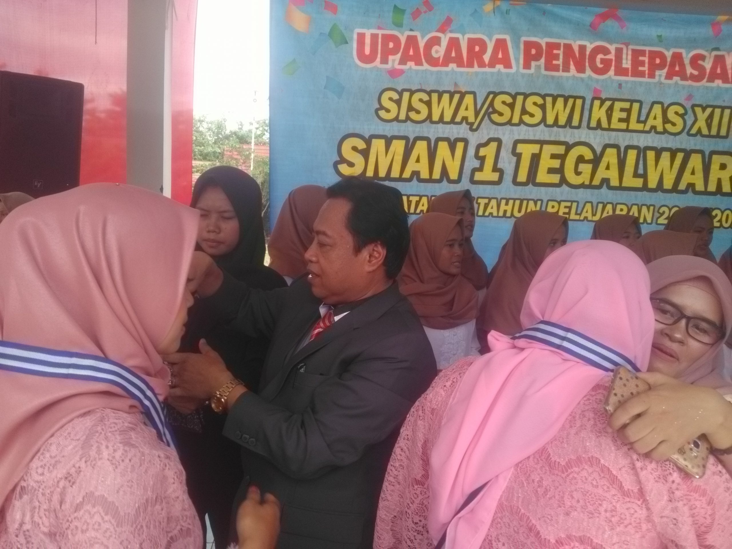 70 % Lulusan SMAN 1 Tegalwaru Pilih Bekerja