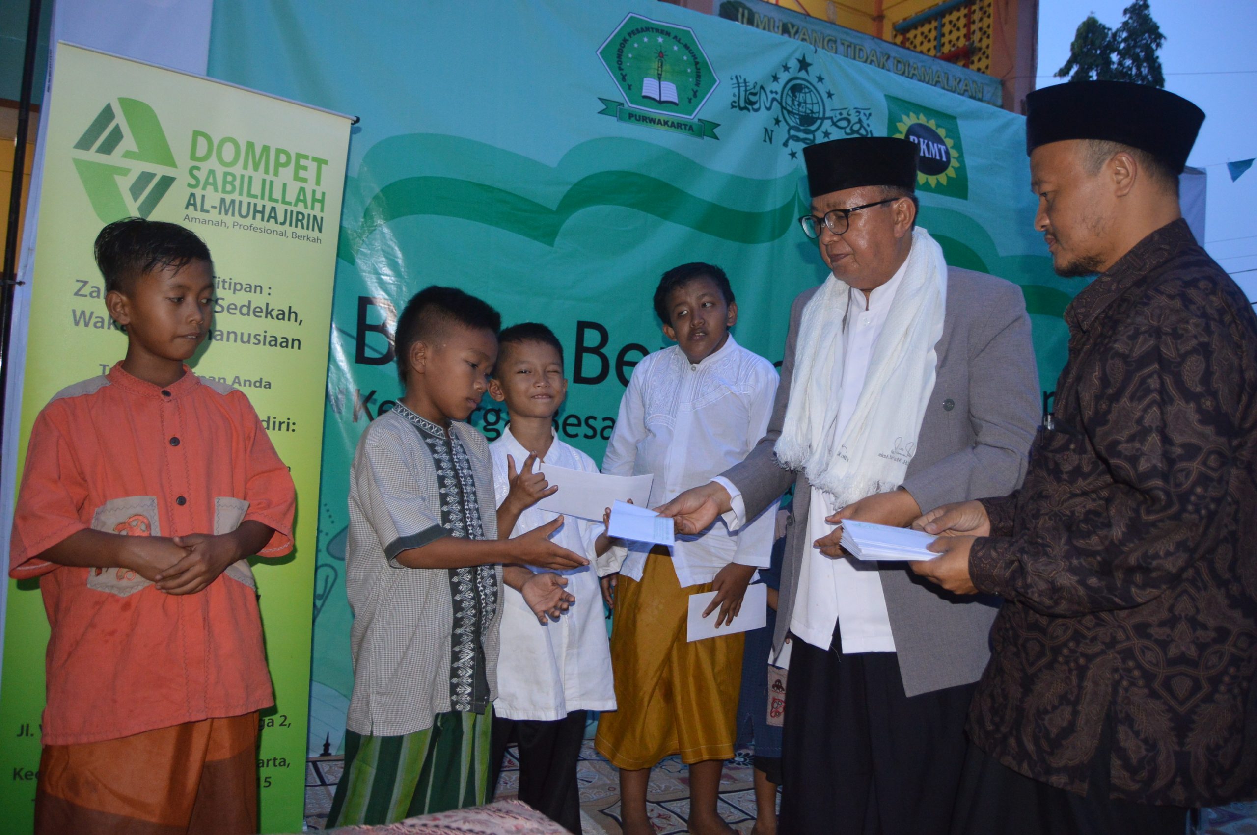 Al-Muhajirin Santuni 1.000 Anak Yatim dan Dhuafa