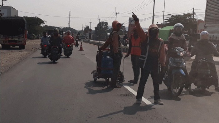 Jalur Pantura Dilengkapi Marka Jalan