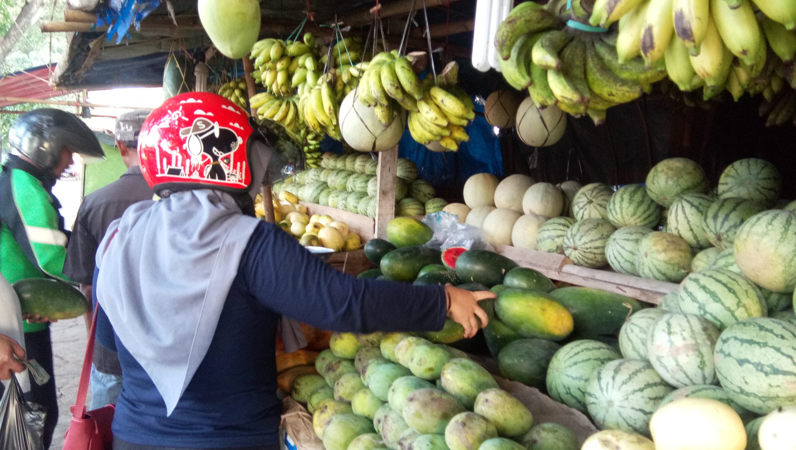 Berkah Ramadhan, Pedagang Buah Untung Berlipat