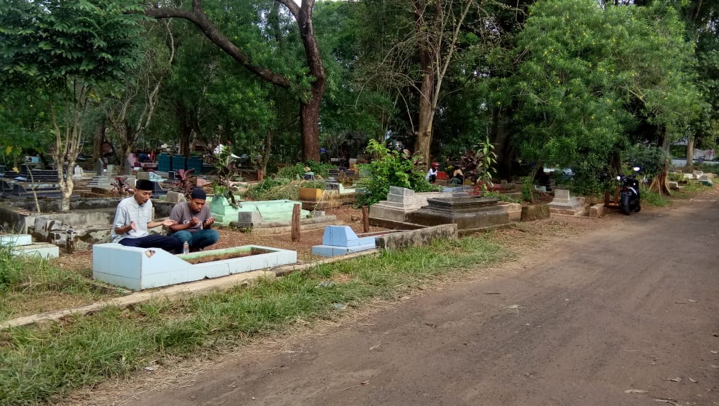 Ziarah Kubur, Tradisi Mendoakan yang Sudah Tiada dan Mengingat Kematian