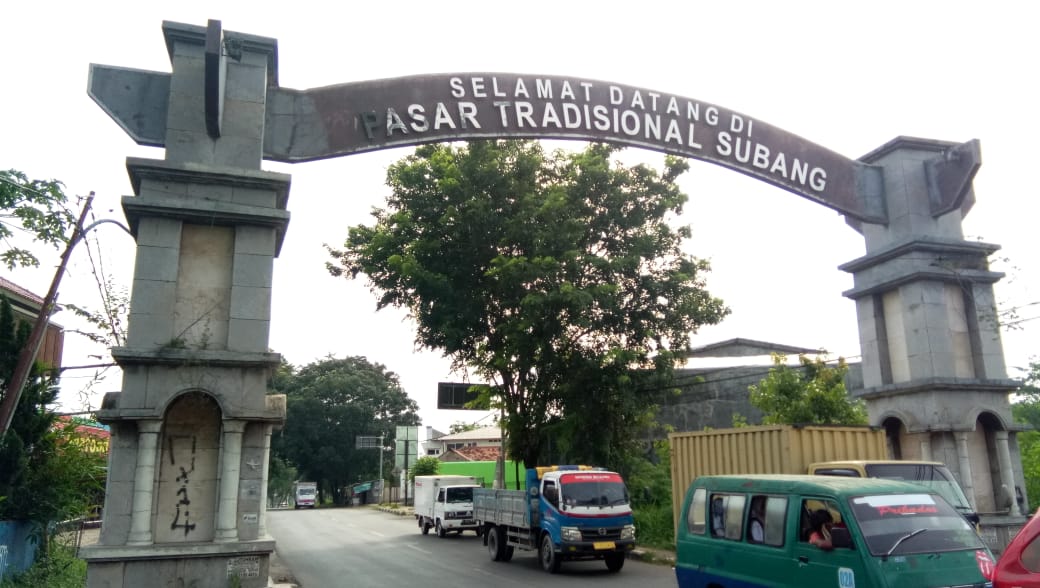 Etalase Kota Subang Memprihatinkan, Gapura Ditumbuhi Rumput dan Sasaran Vandalisme