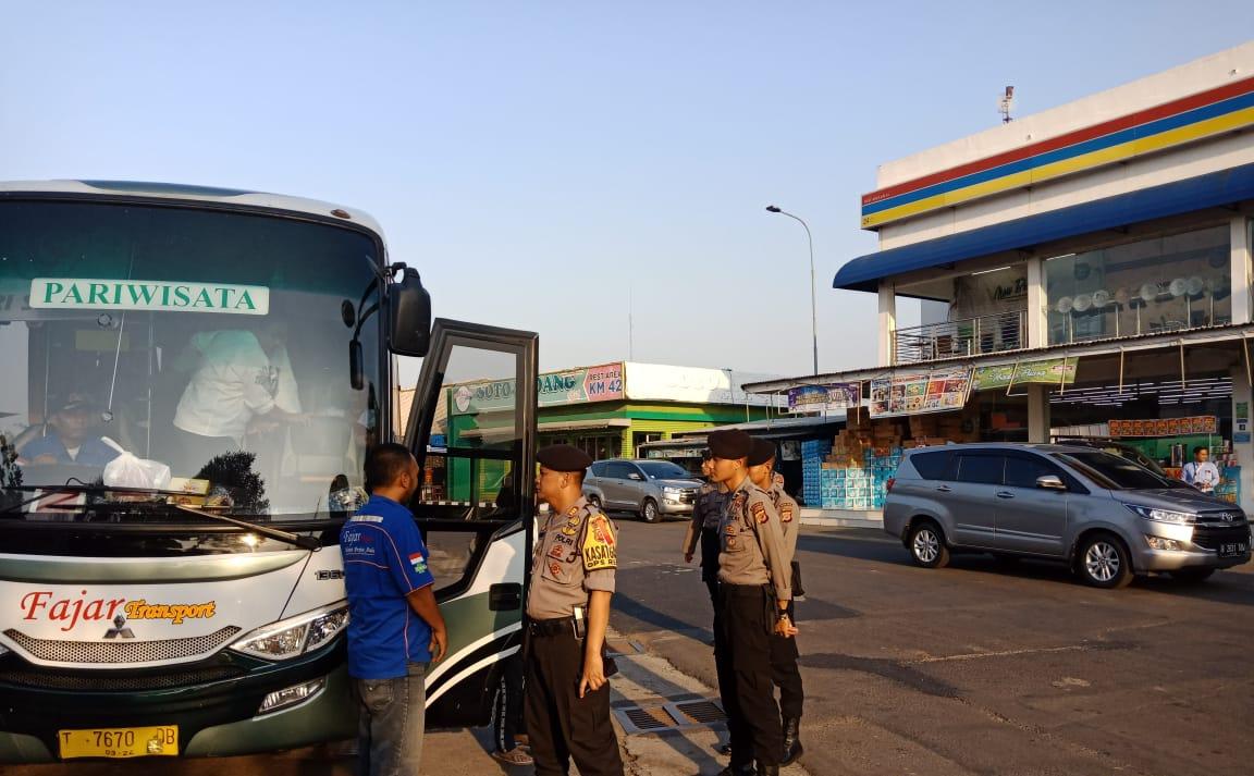 Polres Karawang Hadang Massa Aksi 22 Mei