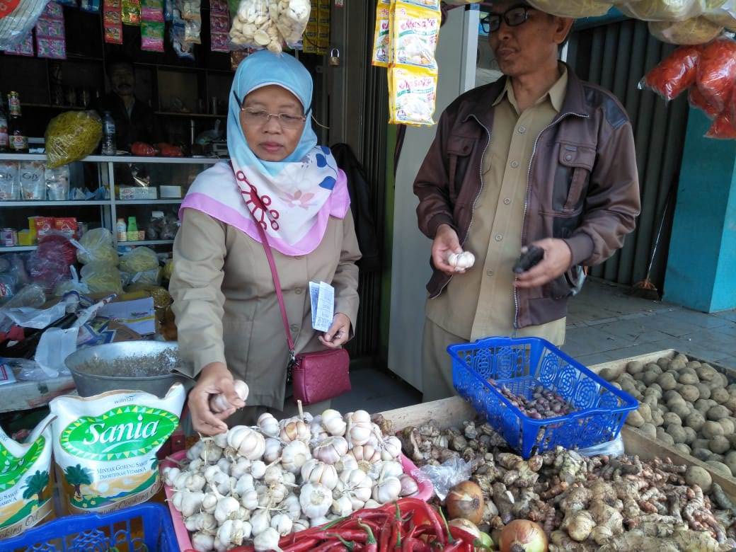 Harga Bawang Putih Melonjak Drastis