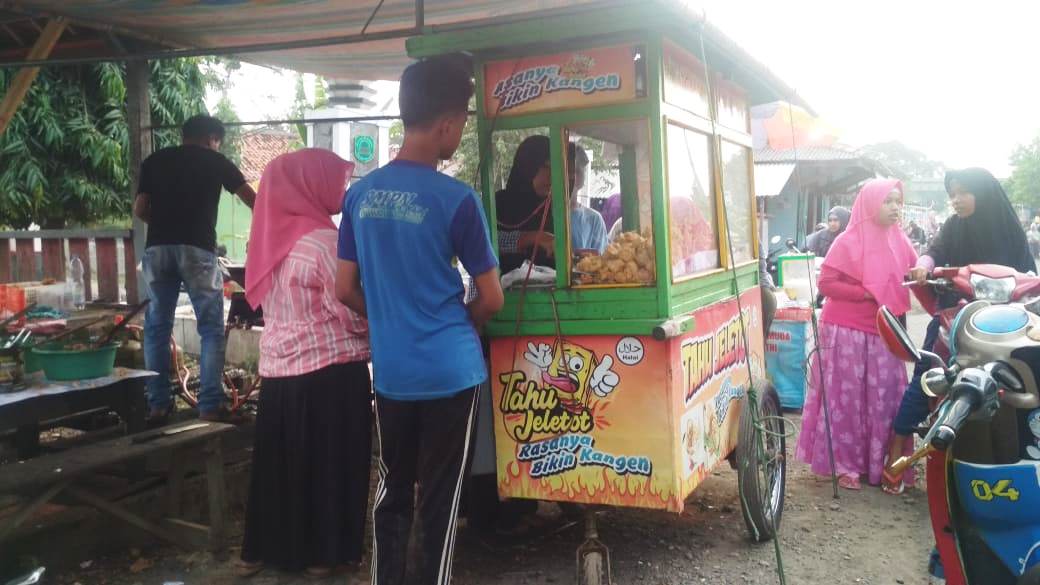 Rezeki Ramadhan, Omzet Penjual Gorengan Meningkat Dua Kali Lipat