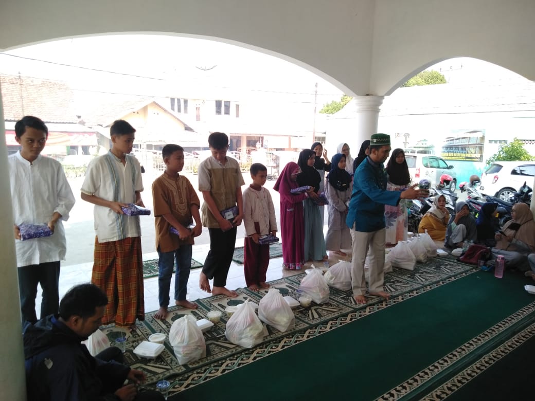 Sahabat Akhirat dan Komunitas PPA Santuni Anak Yatim