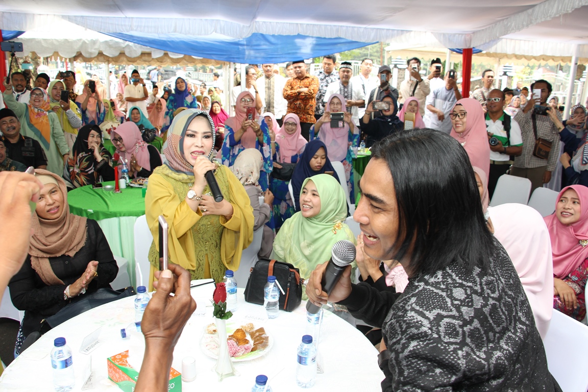 Halal Bihalal Pemkab Subang Dihadiri Mantan Bupati, Dihibur Charly Van Hauten