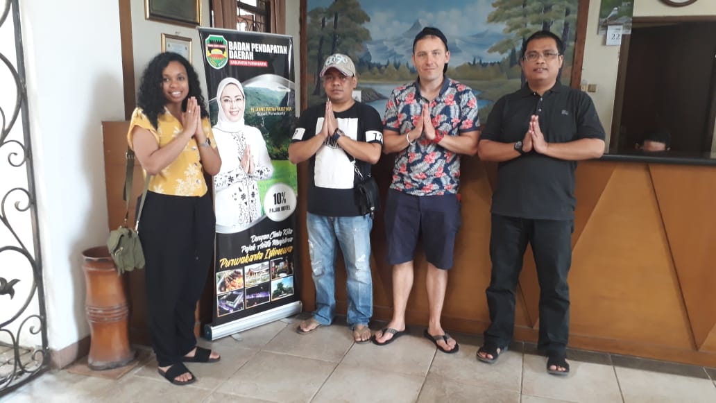 Blogger Internasional Asal Irlandia Terkesima Pariwisata Purwakarta