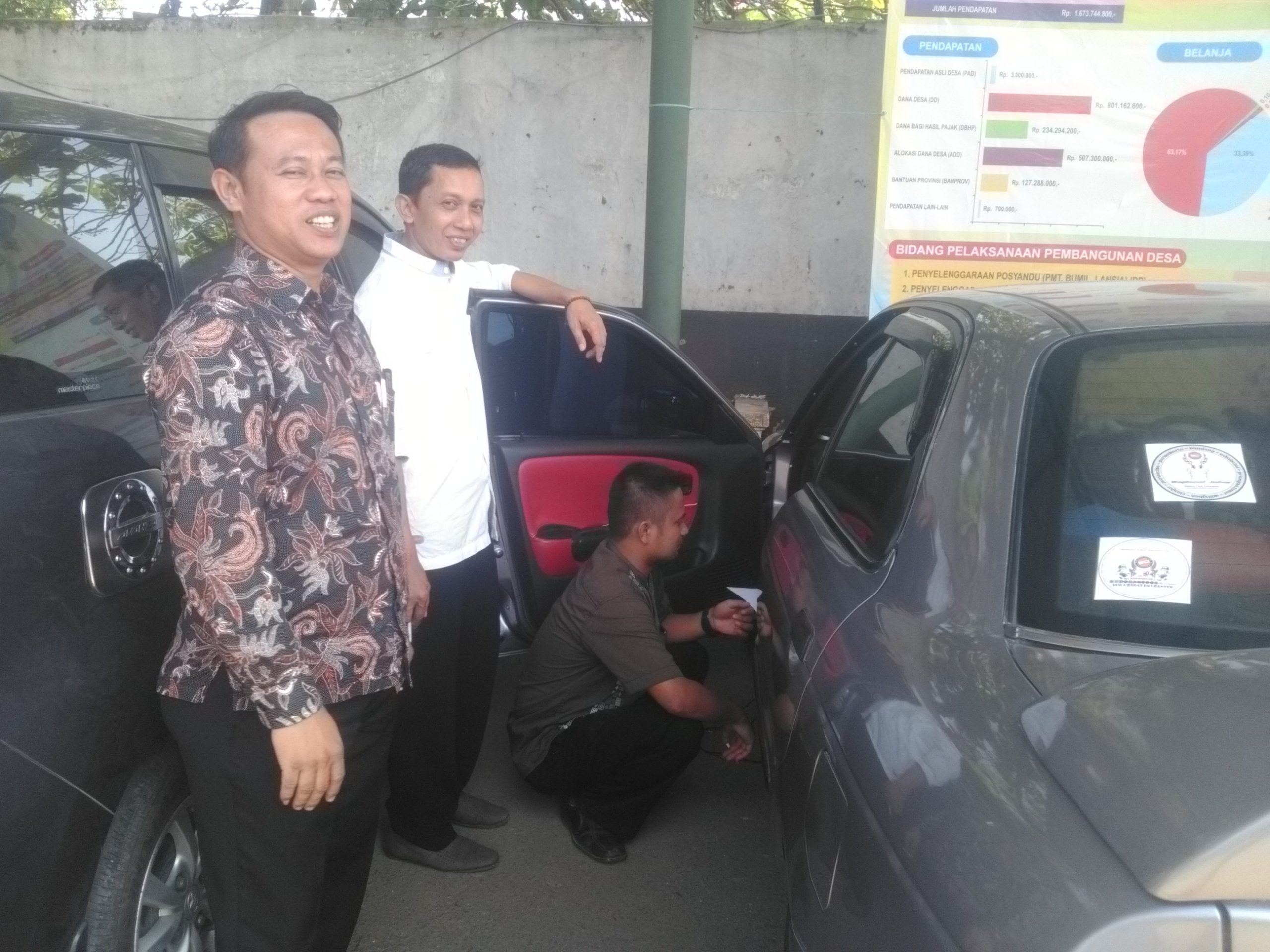 Kades Cibinong Jadikan Accu Mobil Suplay Listrik untuk Laptop dan Printer