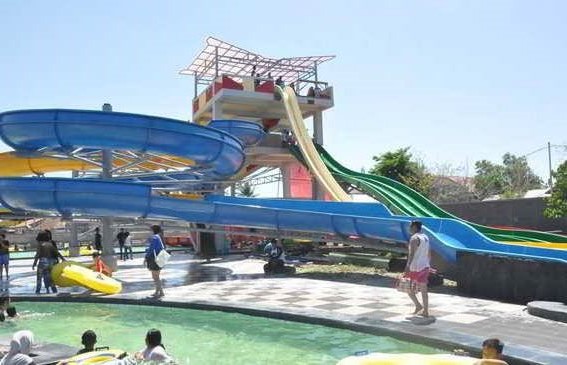 Waterboom Ciereng Padat Pengunjung