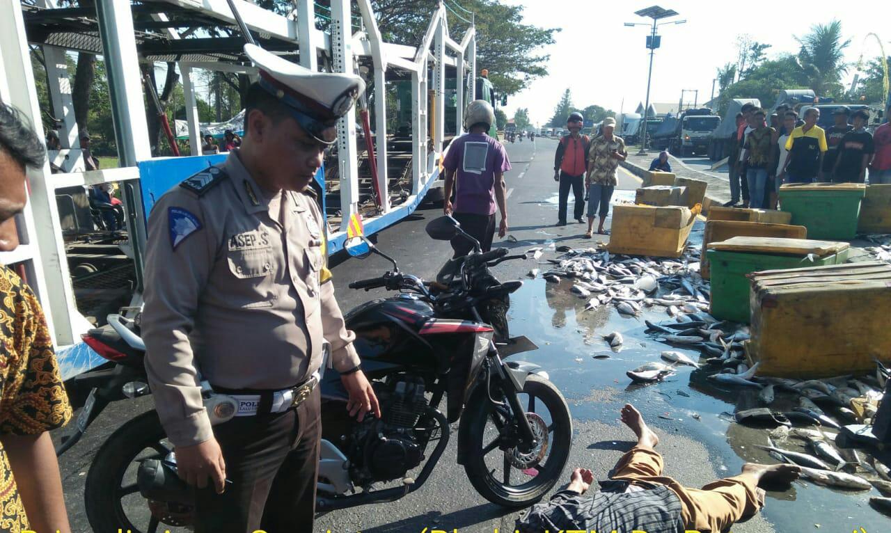 Gagal Menghindar, Pengendara Motor Tewas Tertabrak Truk Pengangkut Ikan