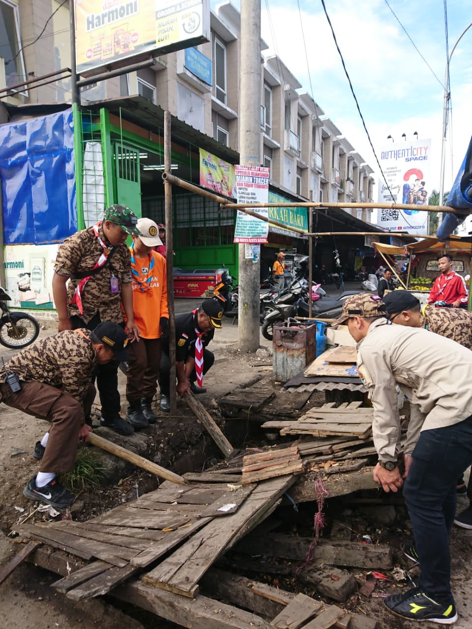 Anggota Pramuka Ikuti Gerakan Jumsih, Terjun ke Lapangan Pungut Sampah