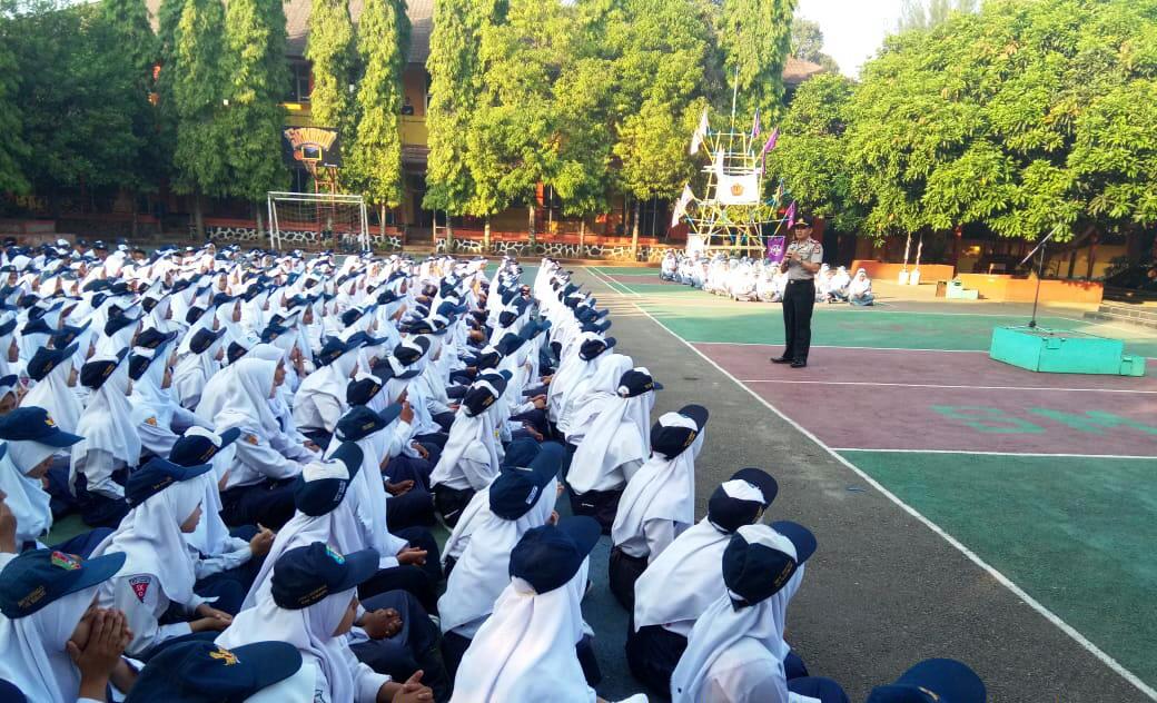 Polsek Purwadadi Sosialisasikan Tertib Lalulintas ke Sekolah