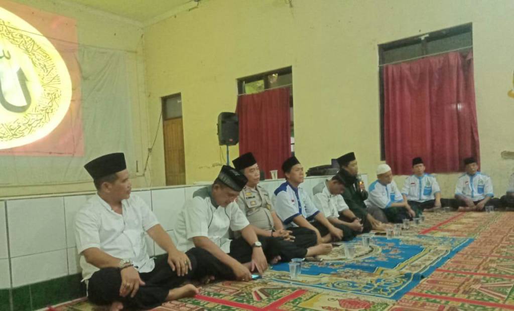 Pemdes Cipeundeuy Silaturahmi Lewat Pengajian Rutin