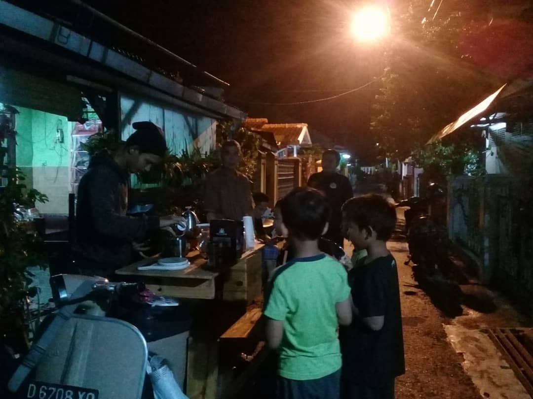 Pidoa Kopi, Warung Kopi Keliling yang Menggunakan Vespa