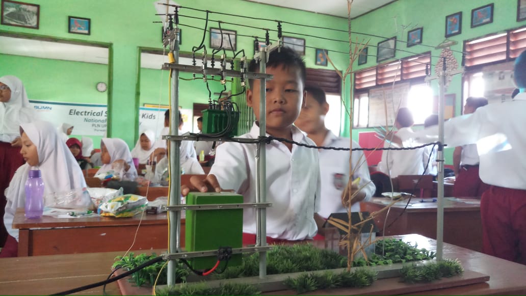 Hari Anak Nasional, PLN Berkunjung ke SDN 1 Tegal Munjul