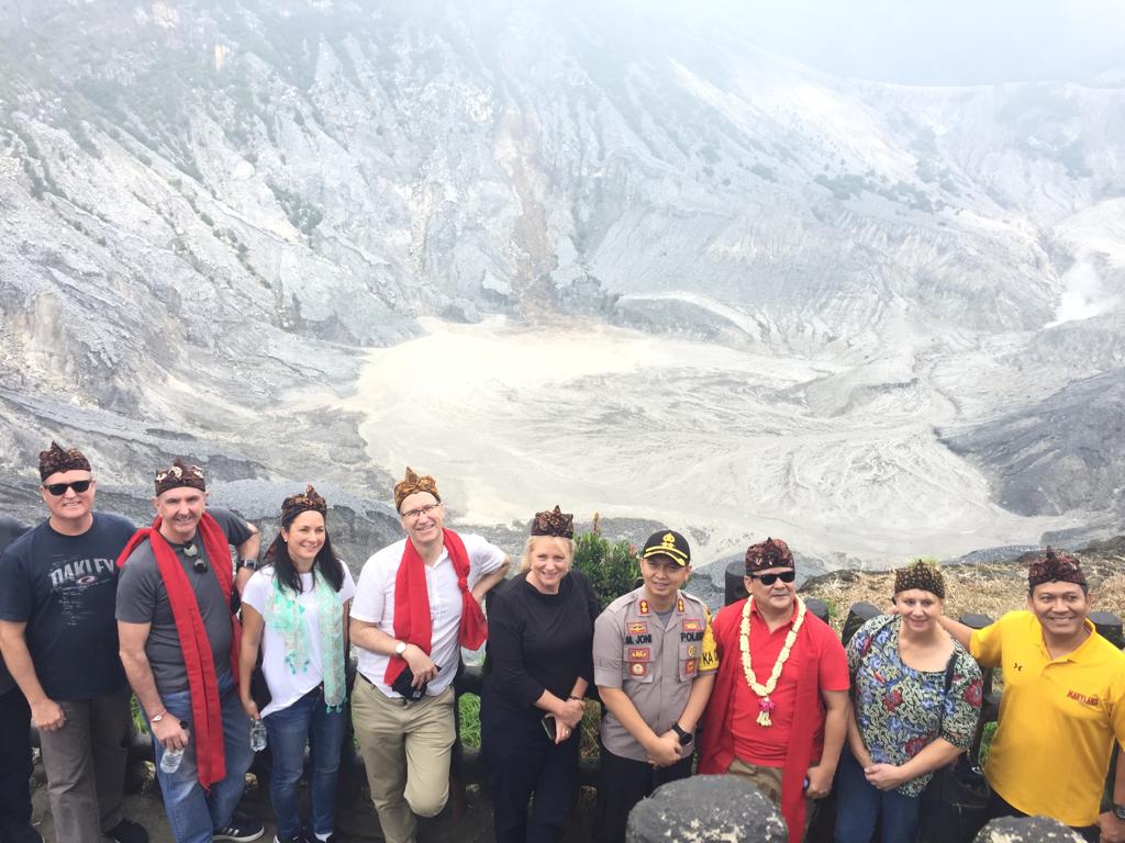 Polres Subang Sambut Delegasi Polisi Australia di Gunung Tangkuban Parahu