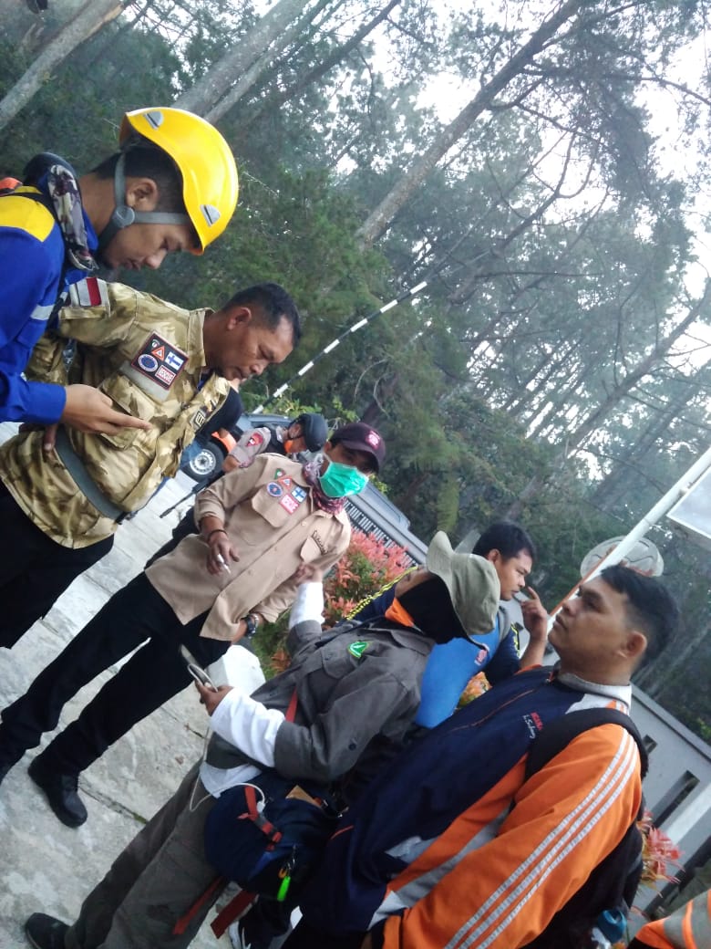 Mensos: 30 Tagana Evakuasi Pedagang dan Pengunjung Terdampak Erupsi Gunung Tangkuban Parahu