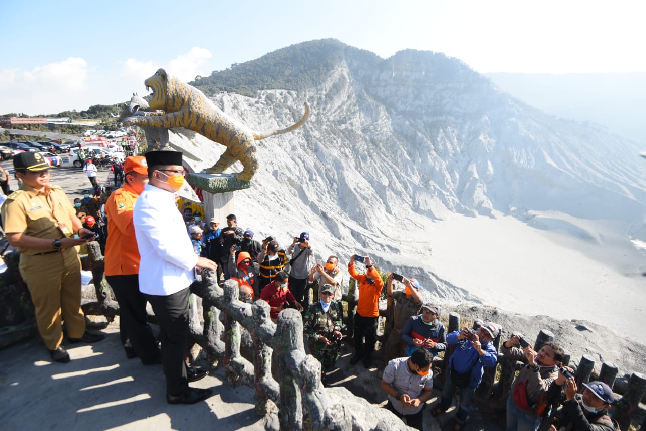 Gubernur Jabar Imbau Wisatawan Tak Perlu Khawatir Soal Kondisi Gunung Tangkuban Parahu