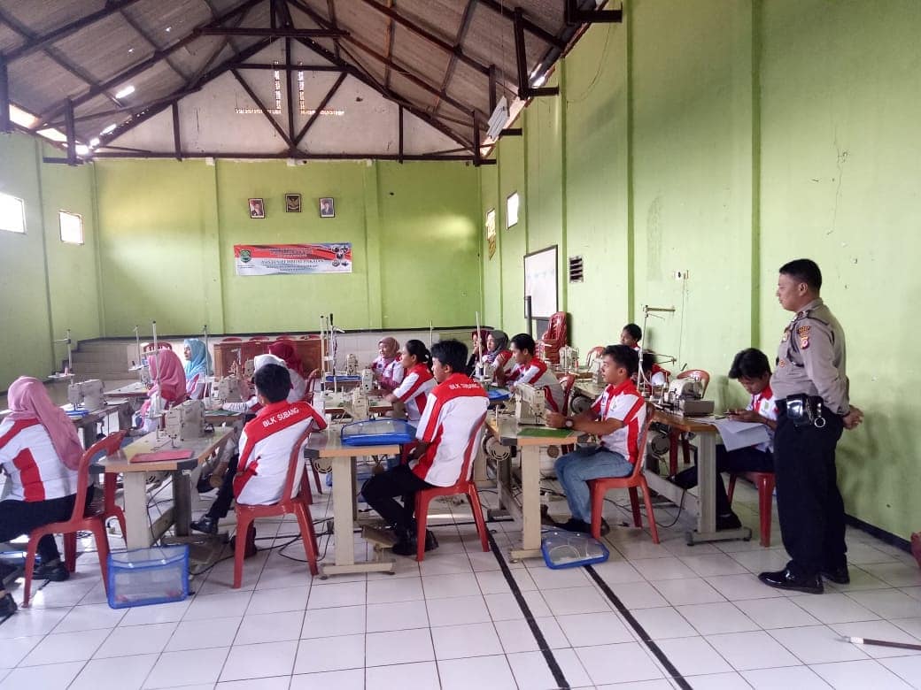 Siapkan Masyarakat Mandiri, Desa Kaliangsana Latih Puluhan Warga Menjahit