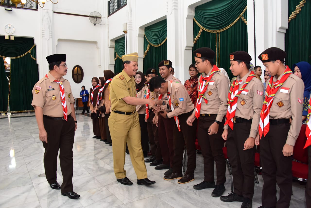 Sekda Lepas 58 Pramuka Terpilih ke Amerika  dan Belanda