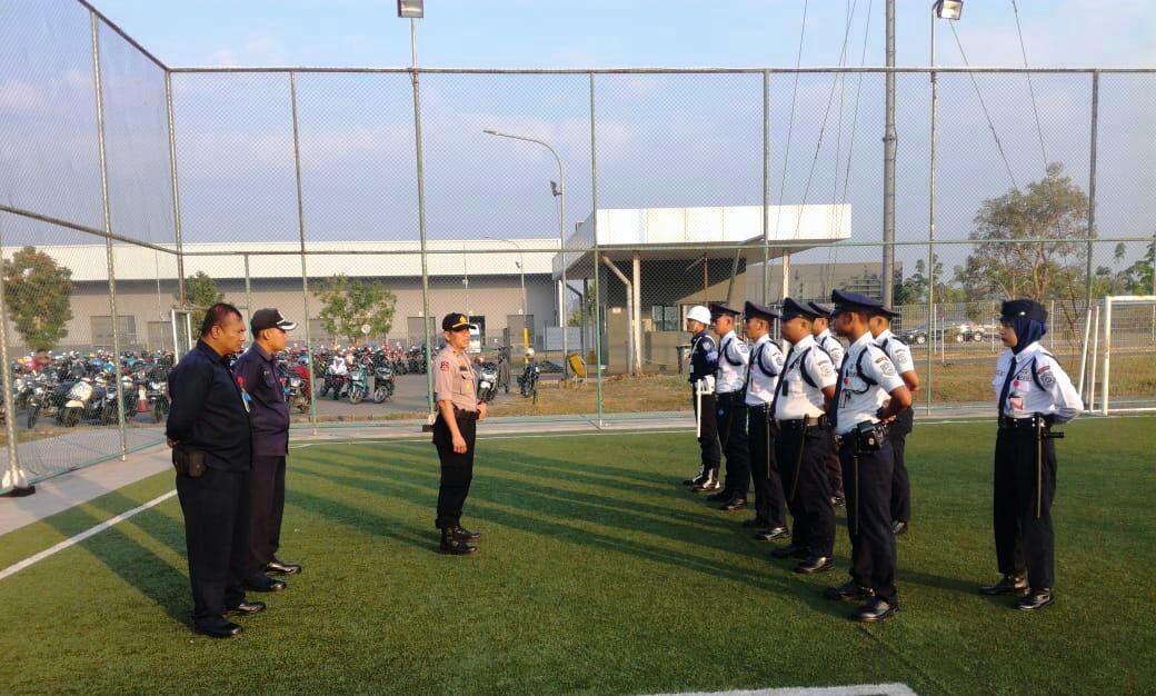 Perketat Keamanan dan Kenyamanan Lingkungan, Polsek Purwadadi Adakan Pembinaan Security