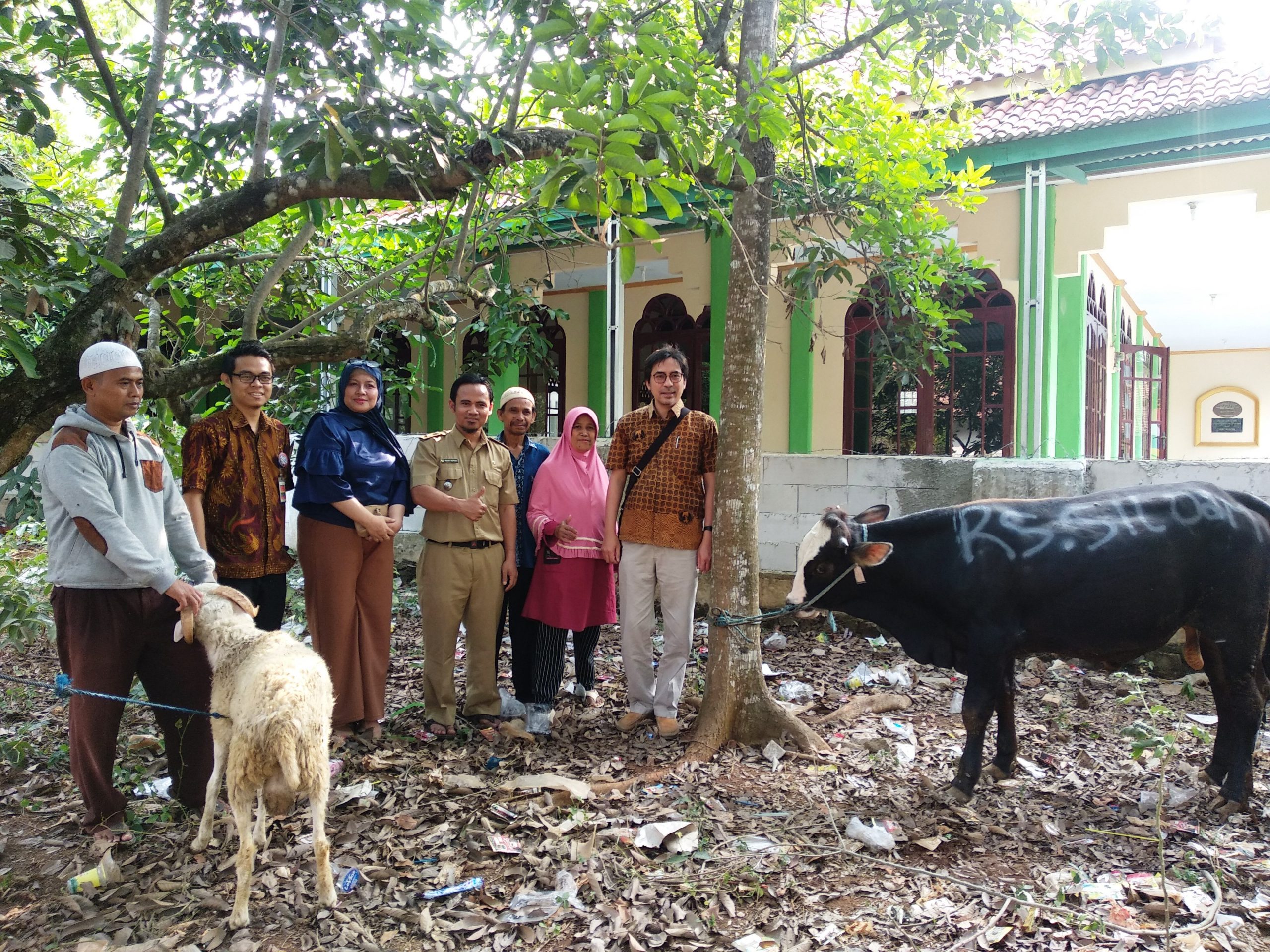 Siloam Hospitals Sumbang dua Sapi dan satu Kambing