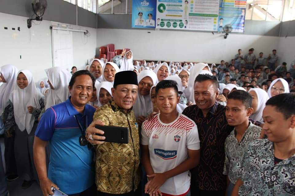 Wakil Bupati Karawang Melepas Reza Ikuti TC Sepakbola di China
