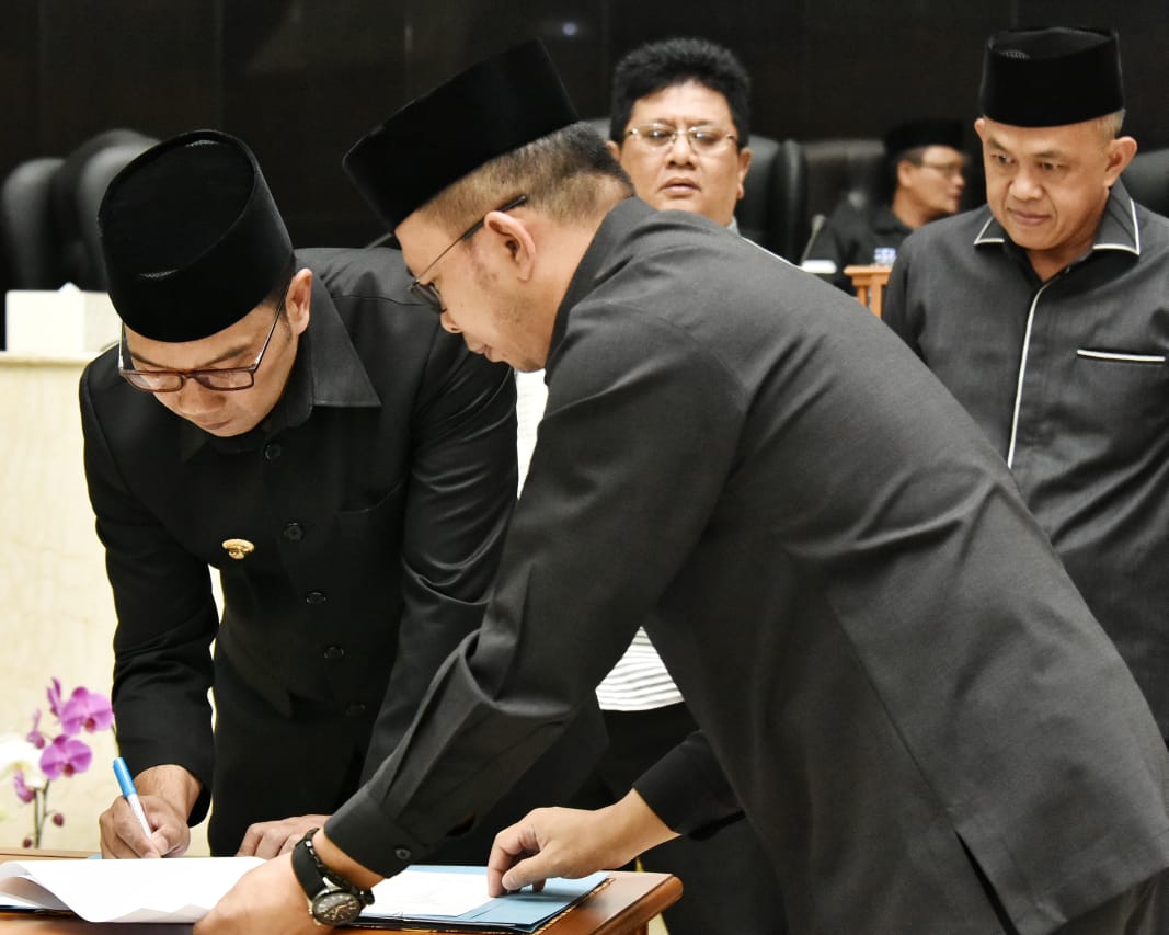 Gubernur Jabar Tandatangani KUA-PPAS Perubahan APBD 2019 dan KUA-PPAS APBD 2020