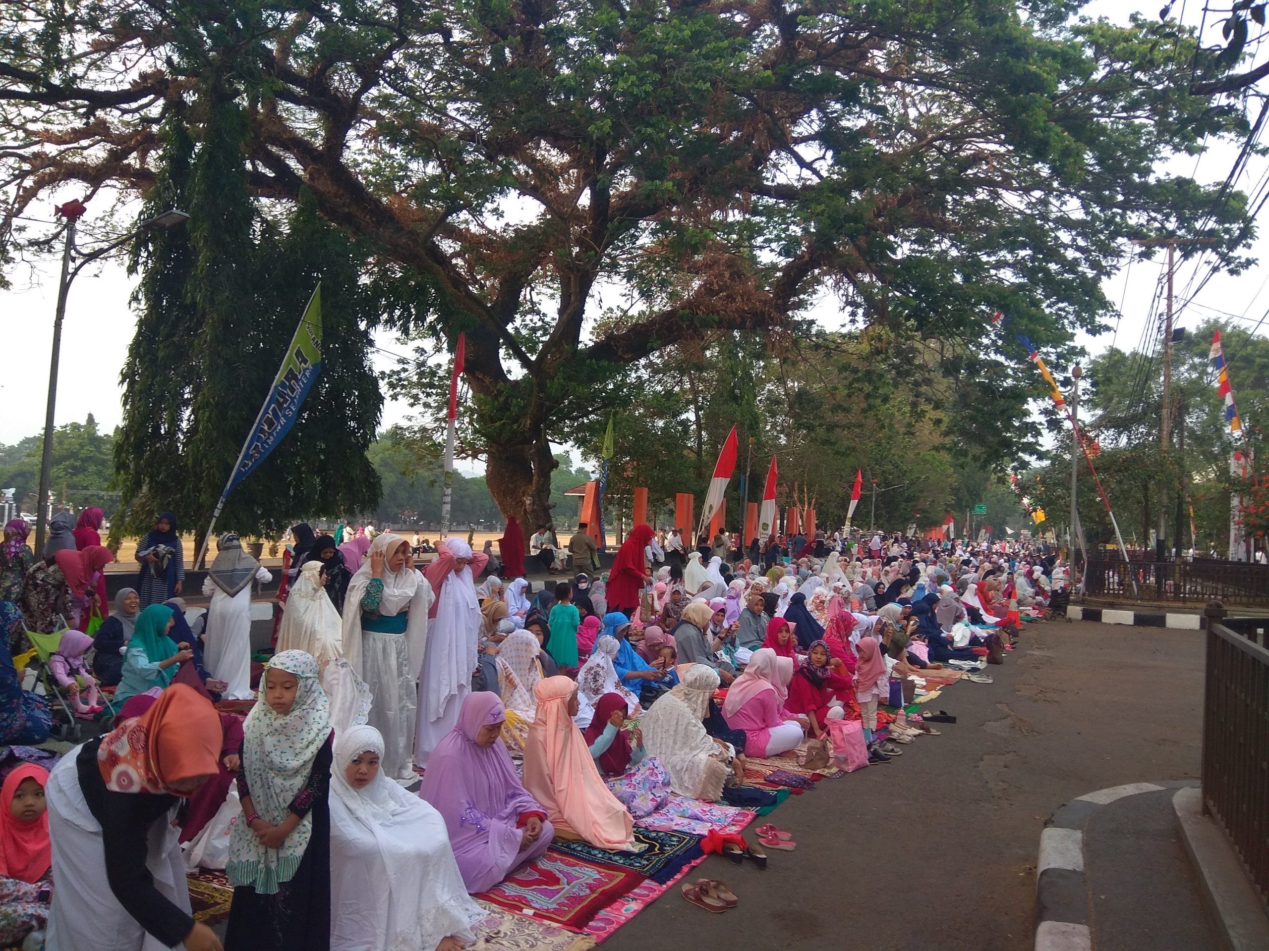 Ribuan Jamaah Padati Masjid Agung, Pemkab Subang Sumbangkan 5 Ekor Sapi Qurban