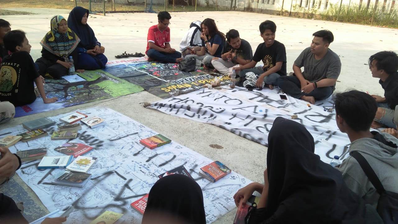 Aksi Solidaritas Tolak Razia Buku, Perpustakaan Jalanan Buka Lapak Baca