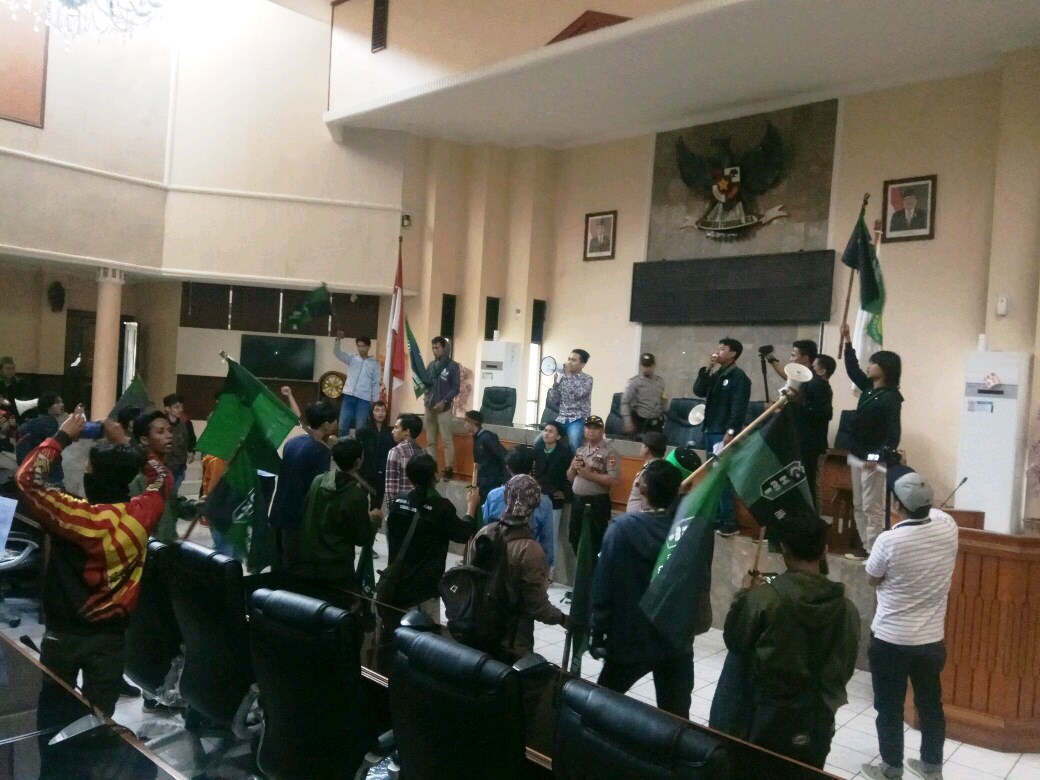 Kecewa Kinerja, HMI Demo Pemkab dan DPRD