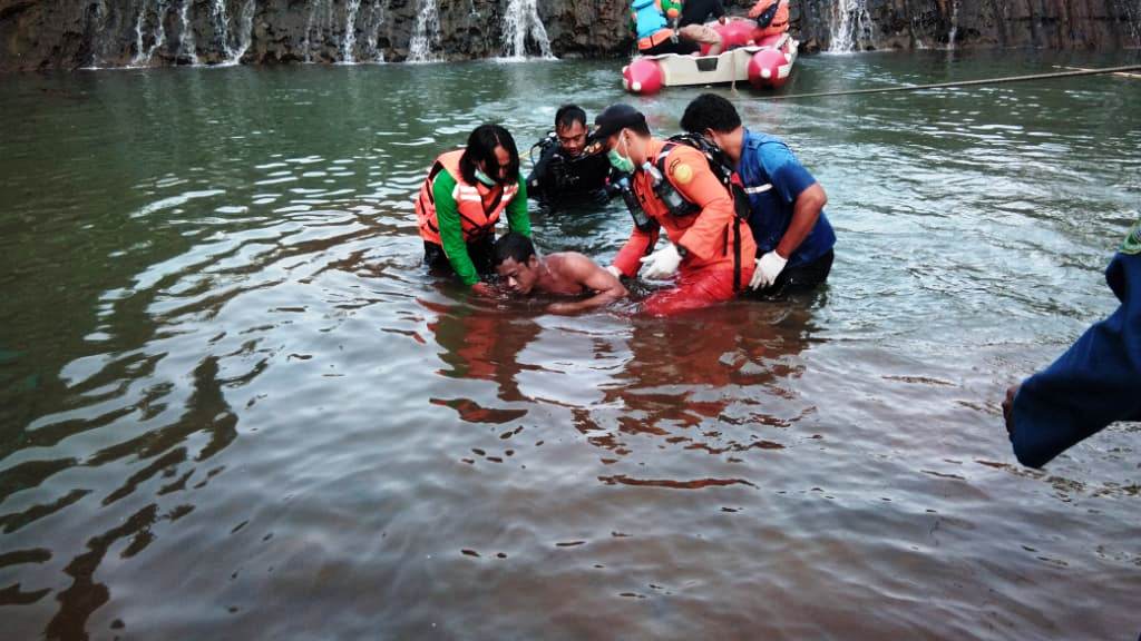 Dua Penyelam Temukan Korban Tenggelam