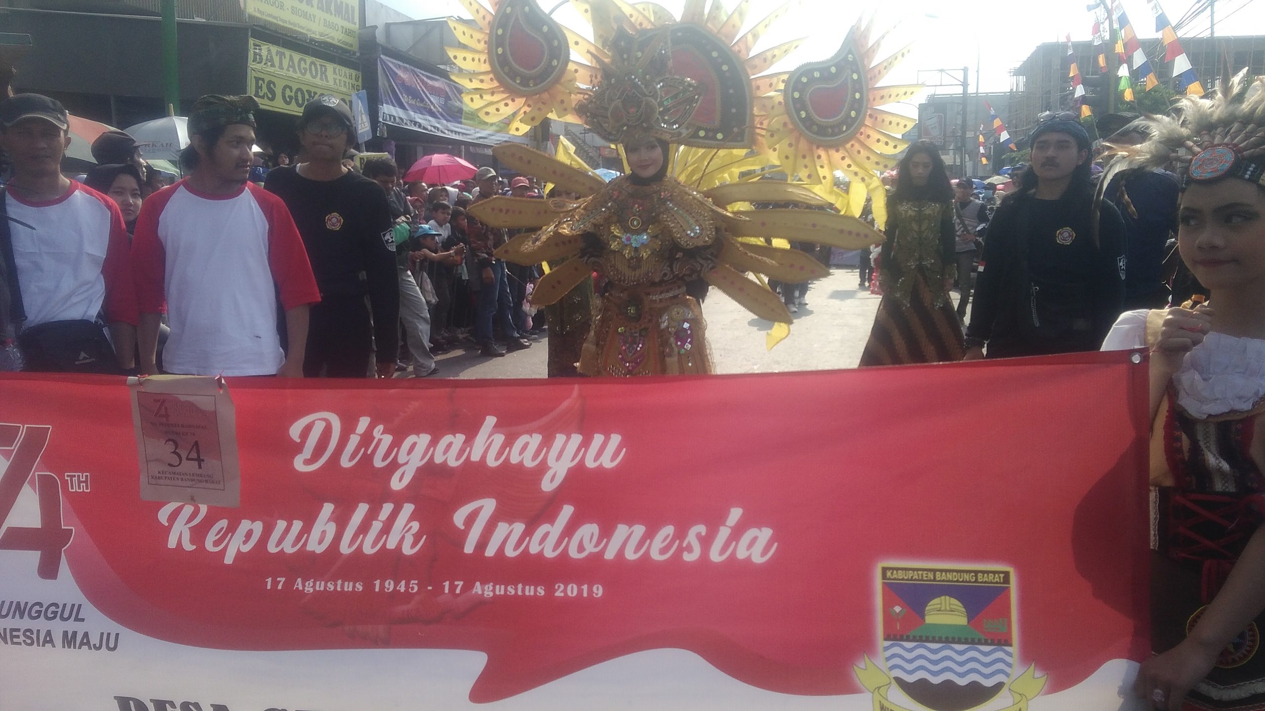 Kendaraan Hias Meriahkan Karnaval HUT RI