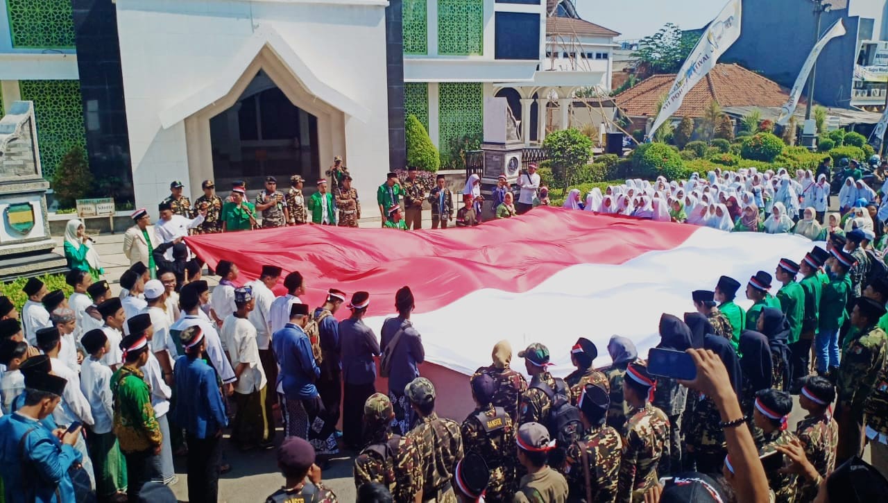 Masyarakat Purwakarta Menolak HTI, Deklarasi Dikomando MUI, Bentangkan Merah Putih