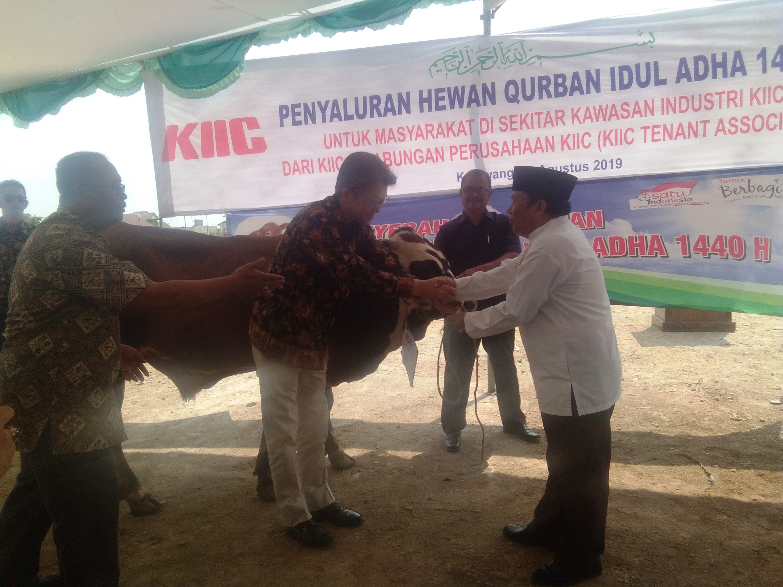 Warga Karawang dapat 18 Sapi dan 90 Domba untuk Kurban