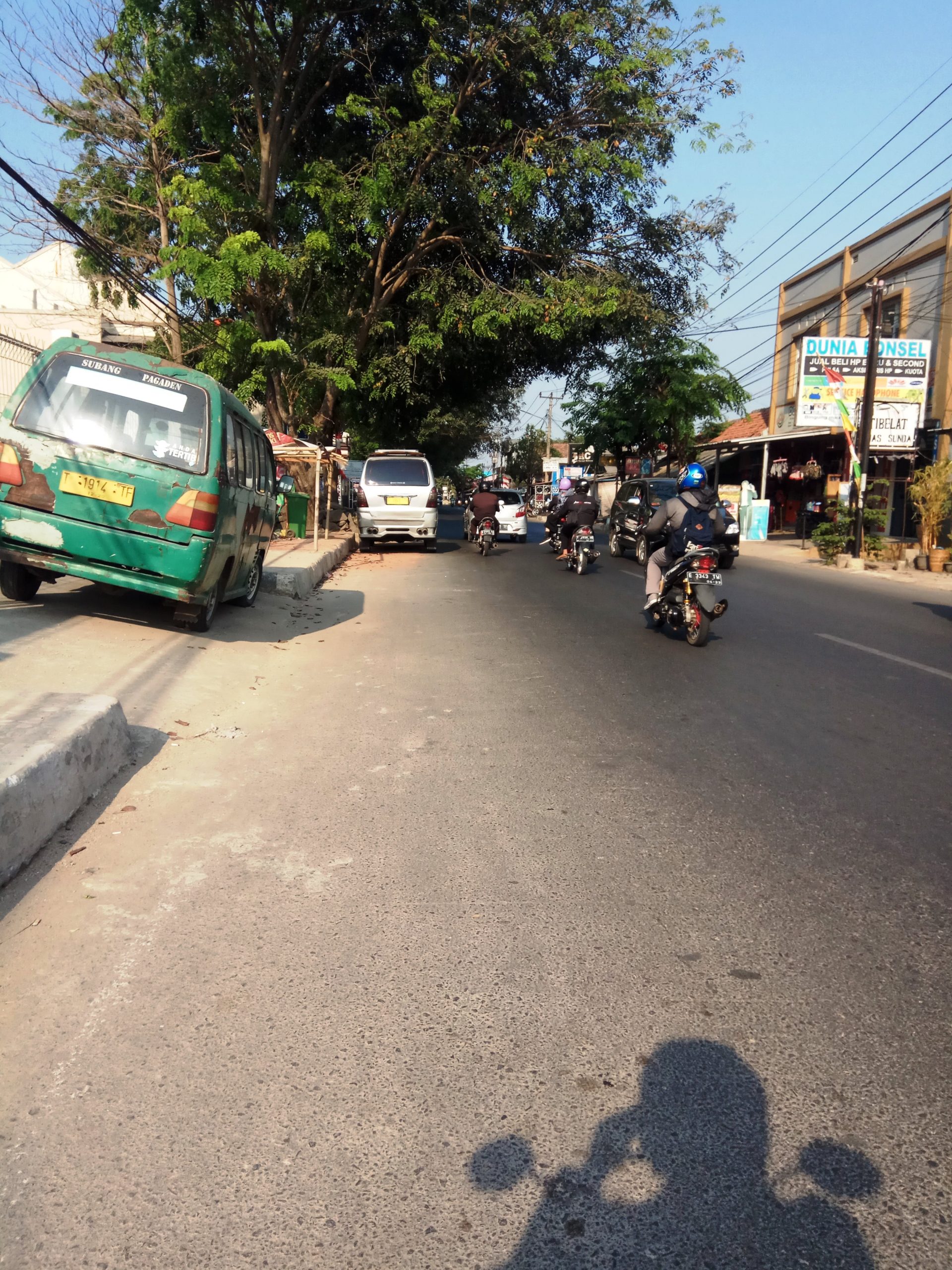 Pejalan Kaki Keluhkan Trotoar Beralih Fungsi