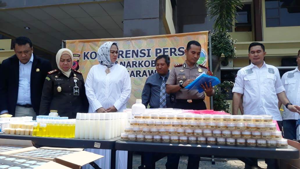 Amankan Puluhan Ribu Kosmetik Ilegal