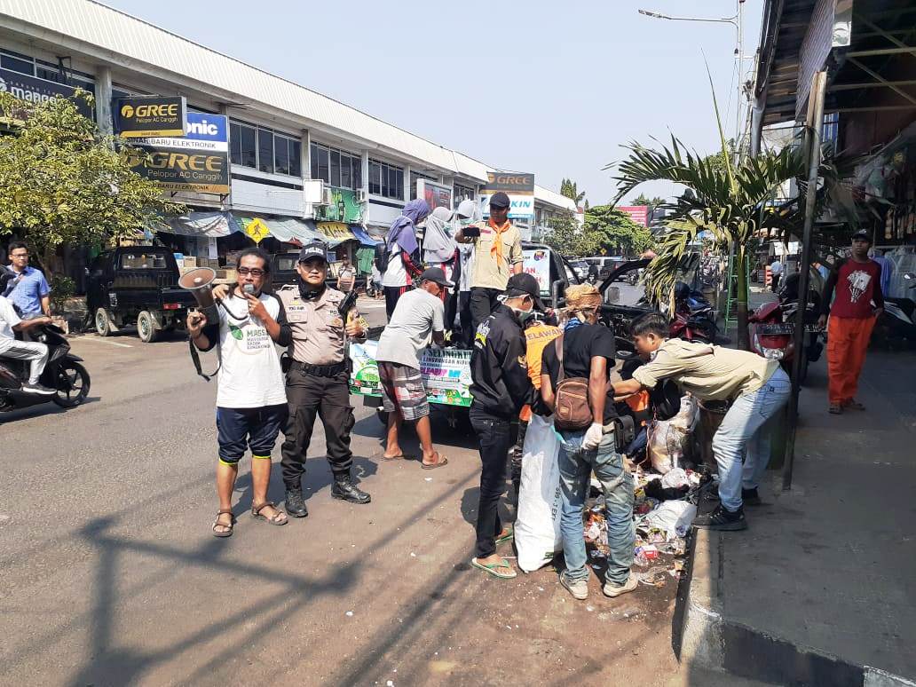 Rumah Inspirasi Bersihkan Sampah Kota