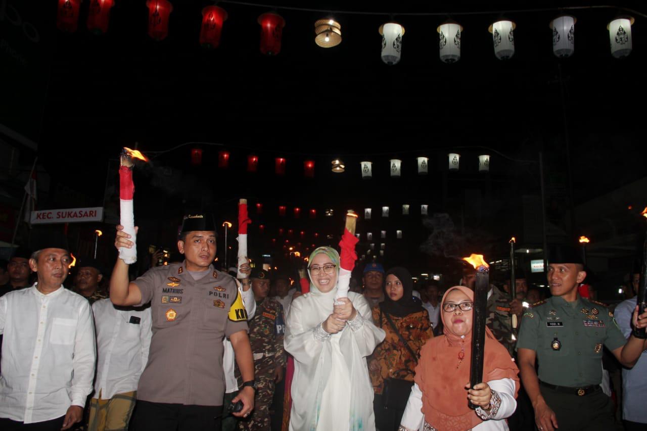 Pawai Obor Semarakan Peringatan 1 Muharram 1441 H di Purwakarta