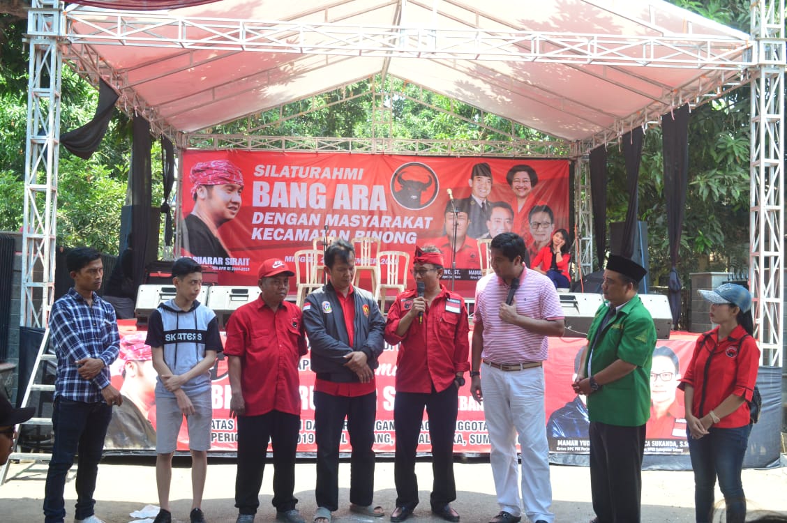 Hari Terakhir Kerja, Maruar Sirait Pamitan dan Berangkat Umroh 6 Warga Subang